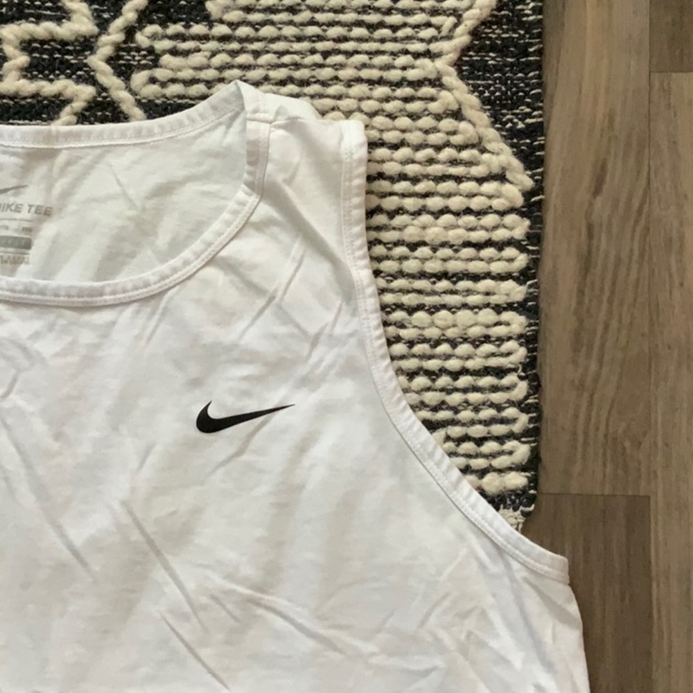 Nike - Picture 2 of 4